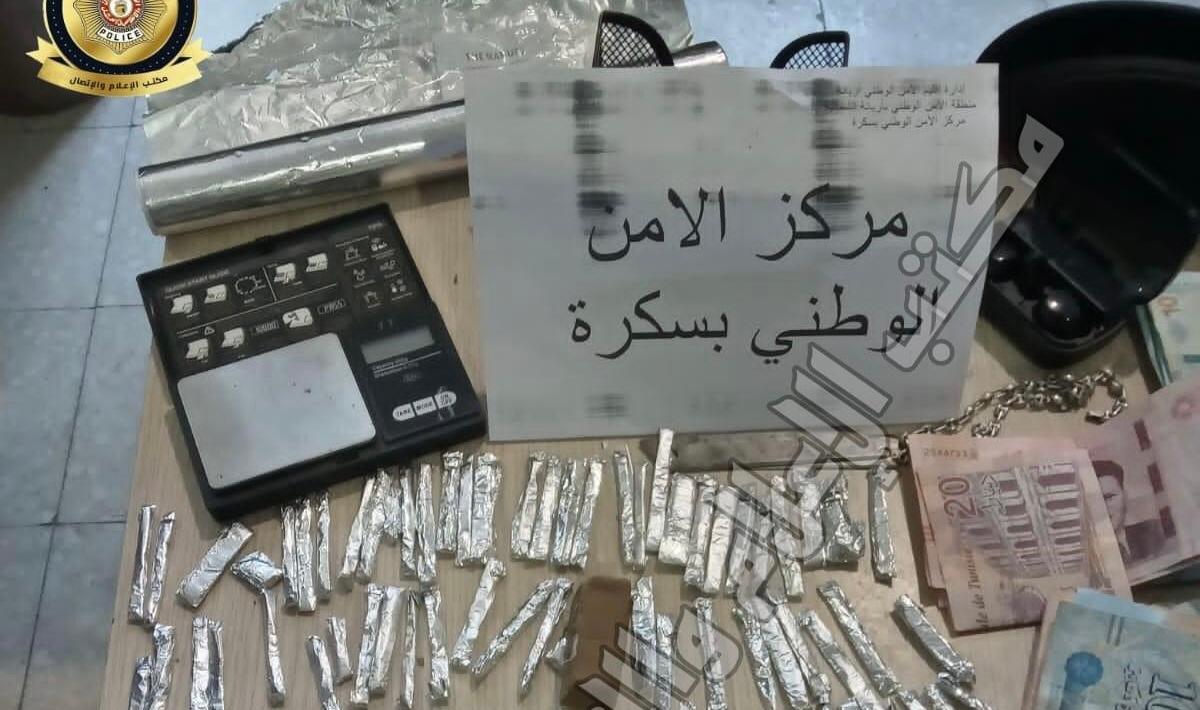 حجز أكثر من 100 قطعة من الزطلة بمنزل مروّج