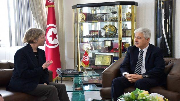 تطوير التّعاون العسكري محور محادثة بين وزير الدّفاع و سفيرة كندا بتونس