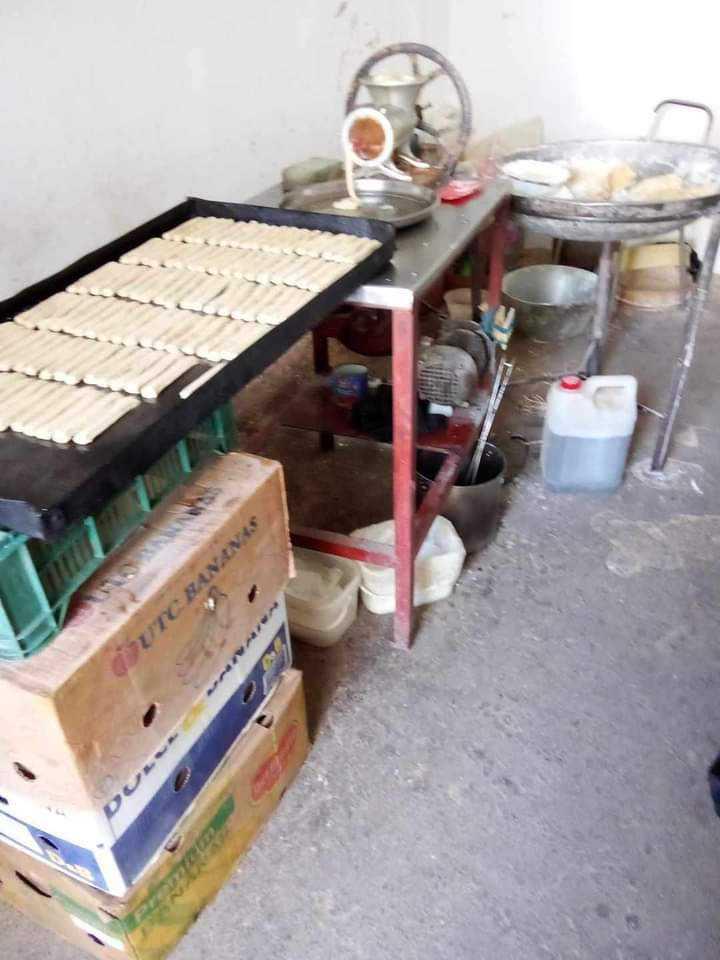 القصرين: حجز كمية من المواد التي تستعمل في صنع الحلويات اثر عملية مداهمة لمحل عشوائي (صور)