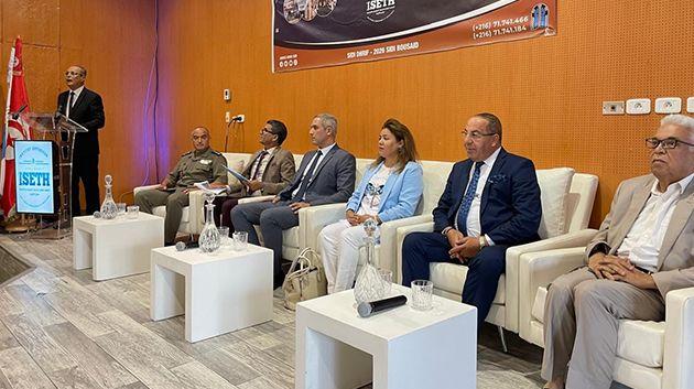 وزير السّياحة يشرف على اختتام السّنة الجامعية بمعهد الدّراسات السّياحية بسيدي الظريف