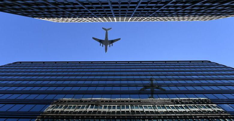 أنباء عن سقوط ضحايا بعد اصطدام مروحية بمبنى في أيرلندا