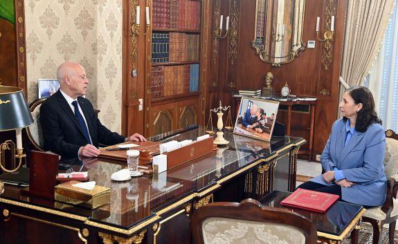 رئيس الجمهورية يدعو المكلفة بتسيير وزارة النقل إلى إيجاد حلول عاجلة للنّقل العمومي