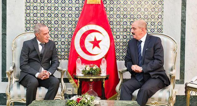 وزير الخارجيّة يلتقي السّفير الجزائري