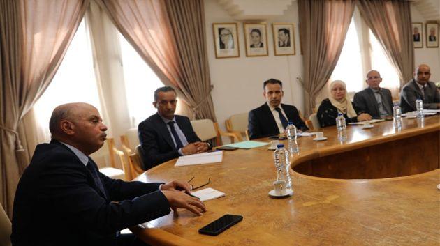 وزير النّقل يجتمع بالمديرين العامين ورؤساء الهياكل المركزية بوزارة النّقل