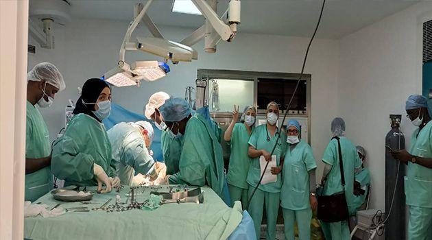 فريق طبي سينغالي يشارك في عملية زرع كلى بالمستشفى الجامعي بالمنستير