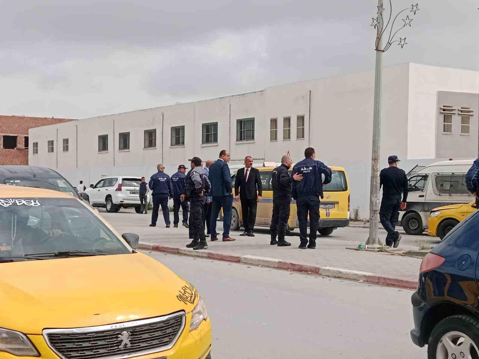 والي أريانة يُشرف على حملة مراقبة مشتركة على سواق التاكسي الفردي و الجماعي