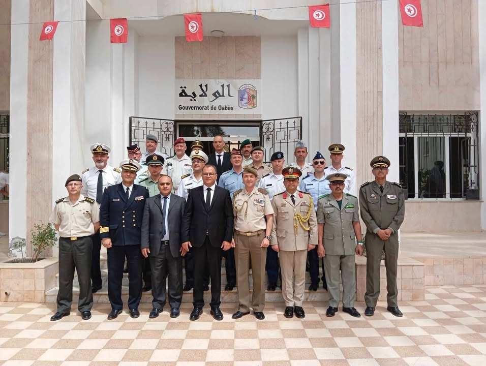 قابس: زيارة الملحقين العسكريين الأجانب المعتمدين بتونس