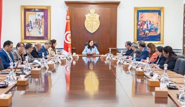 رئيسة الحكومة تشرف على جلسة عمل وزارية حول دور القطاع البنكي في تنشيط الاقتصاد ودفع الاستثمار