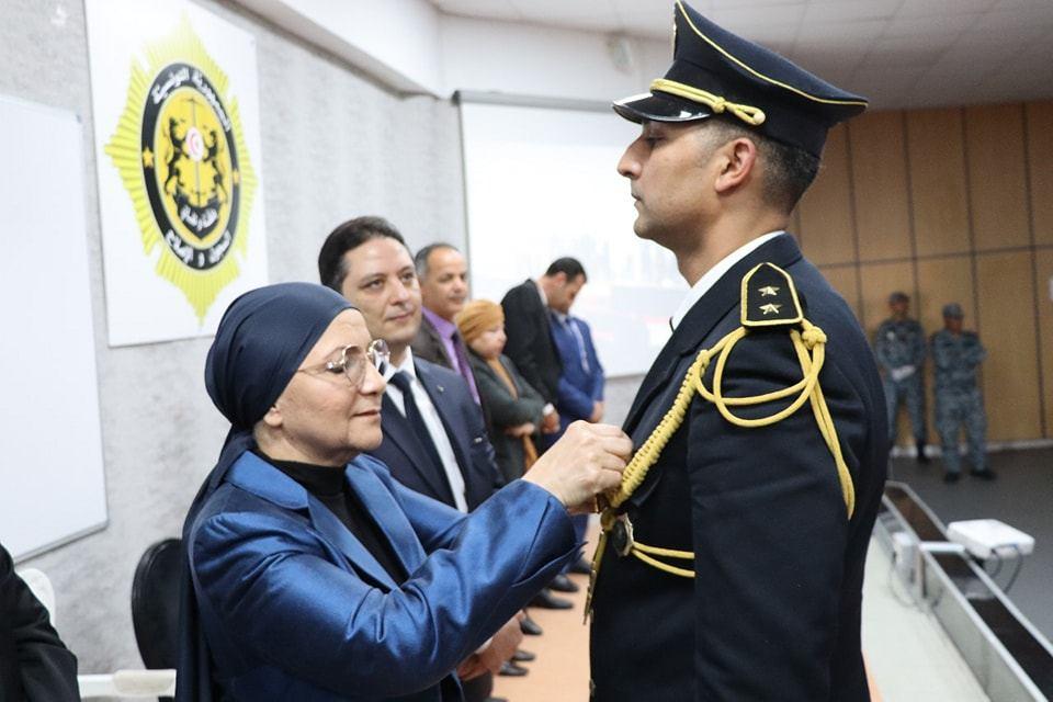 في عيد قوات الأمن: وزيرة العدل تُوسم عددا من منتسبي المؤسسة السجنية