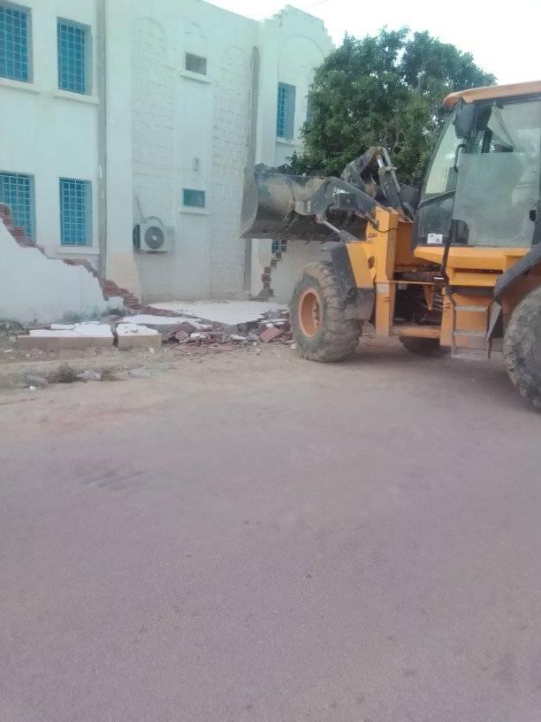 تطاوين : بلدية غمراسن تُنفّذ قرارات هدم وفتح أنهج