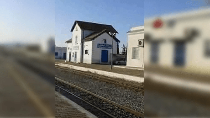 أهالي منزل المحطّة يحتجون بتركيز خيمة على السكة الحديدية