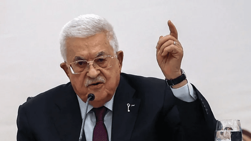 عباس يصدر إعلانا بتولي نائبه مهام رئيس فلسطين حال الشغور