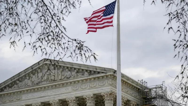 المحكمة العليا الأمريكية تشكك في شرعية رسوم ترامب الجمركية