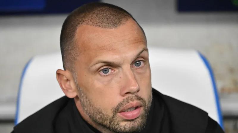 بسبب سوء النتائج.. أياكس أمستردام يقيل مدربه جون هيتينغا