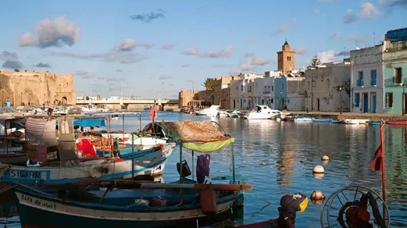 وفد سياحي يزور بنزرت ويتعرف على أهم معالمها