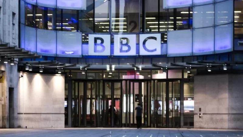 مدير عام شبكة بي بي سي يستقيل على خلفية وثائقي يتعلق بترامب