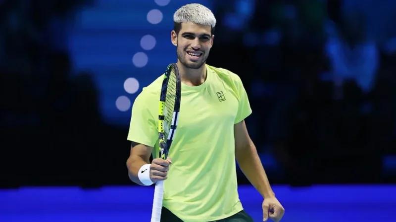 ATP Finals: Alcaraz rejoint Sinner en finale
