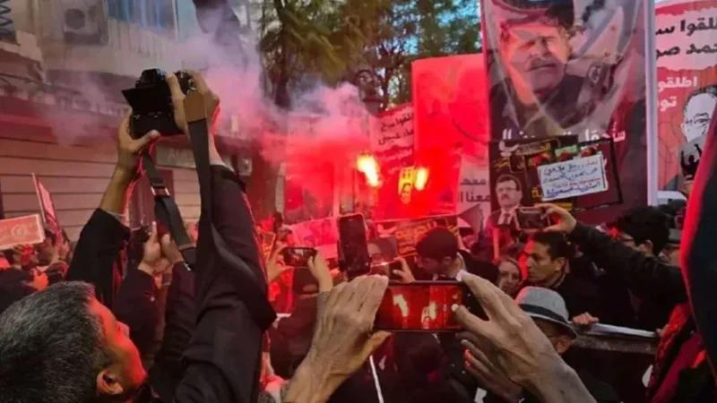 Marche à Tunis pour la libération de détenus dans l’affaire du complot