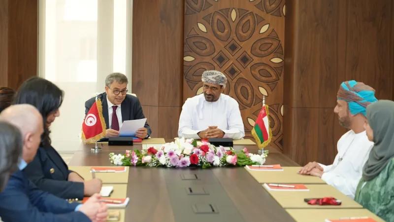 توقيع مذكرة تفاهم بين البنكَيْن المركزيَيْن التونسي والعُماني