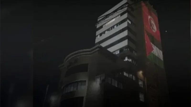 Palestine : La tour de la radio-télévision aux couleurs de la Tunisie