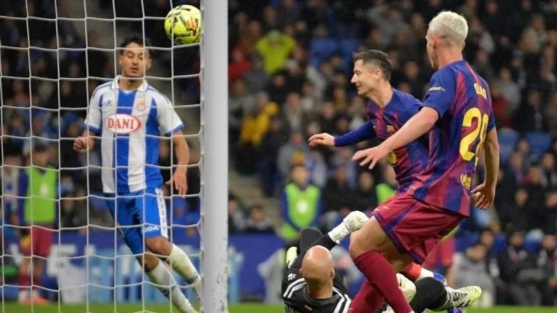 أولمو وليفاندوفسكي يقودان برشلونة لفوز صعب على إسبانيول
