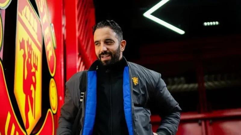 مانشستر يونايتد يقيل مدرّبه