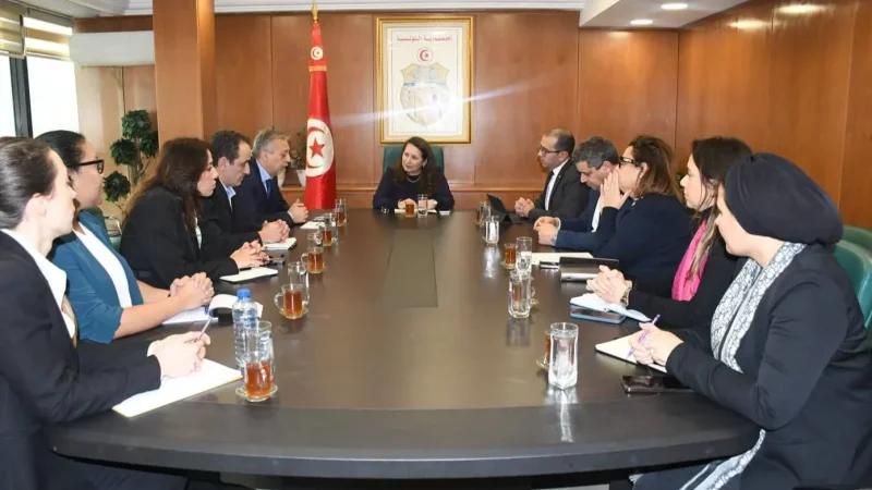 تنفيذ المشاريع الطاقية في لقاء وزيرة الصناعة بوفد من البنك الدولي