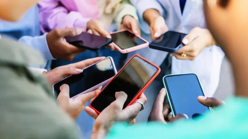 بتهمة إصابة الشباب بالإدمان: تدقيق قضائي أمريكي لميتا وتيك توك ويوتيوب