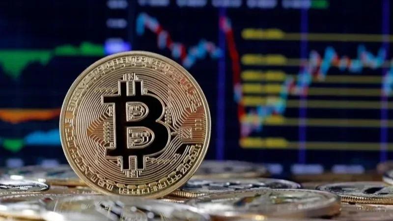 بتكوين تهوي تحت 80 ألف دولار