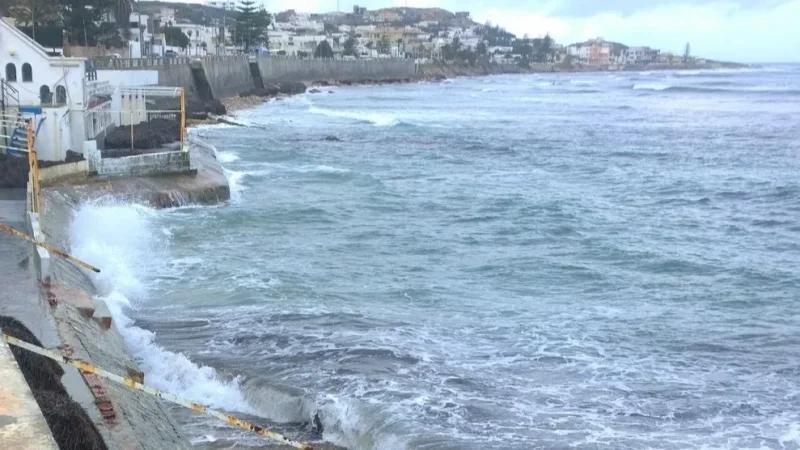 بنزرت: انتشال سيارة سقطت في شاطئ المغاوير