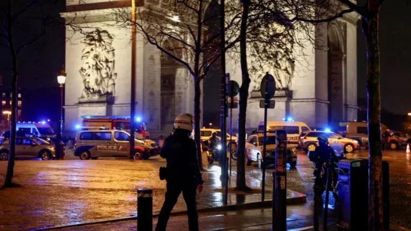 هجوم بسكين قرب قوس النصر في باريس