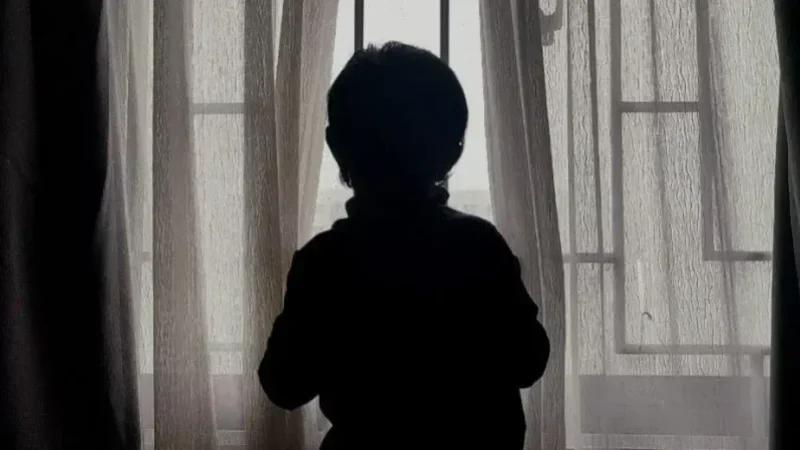 تفاصيل التّهم الموجّهة للمتّهمين في قضية الاعتداء الجنسي على طفل بروضة