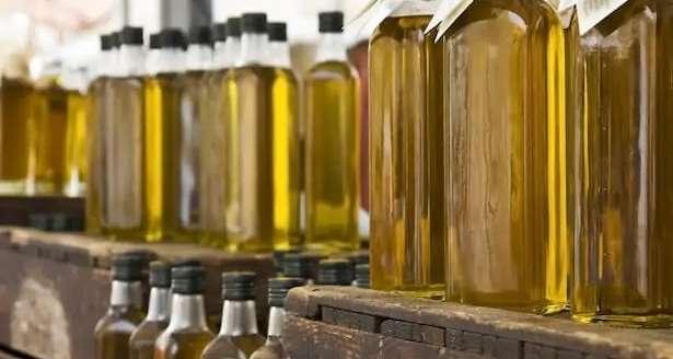 Tunisia-10,500 tonnes of olive oil, sold at 15 dinars from December 15
