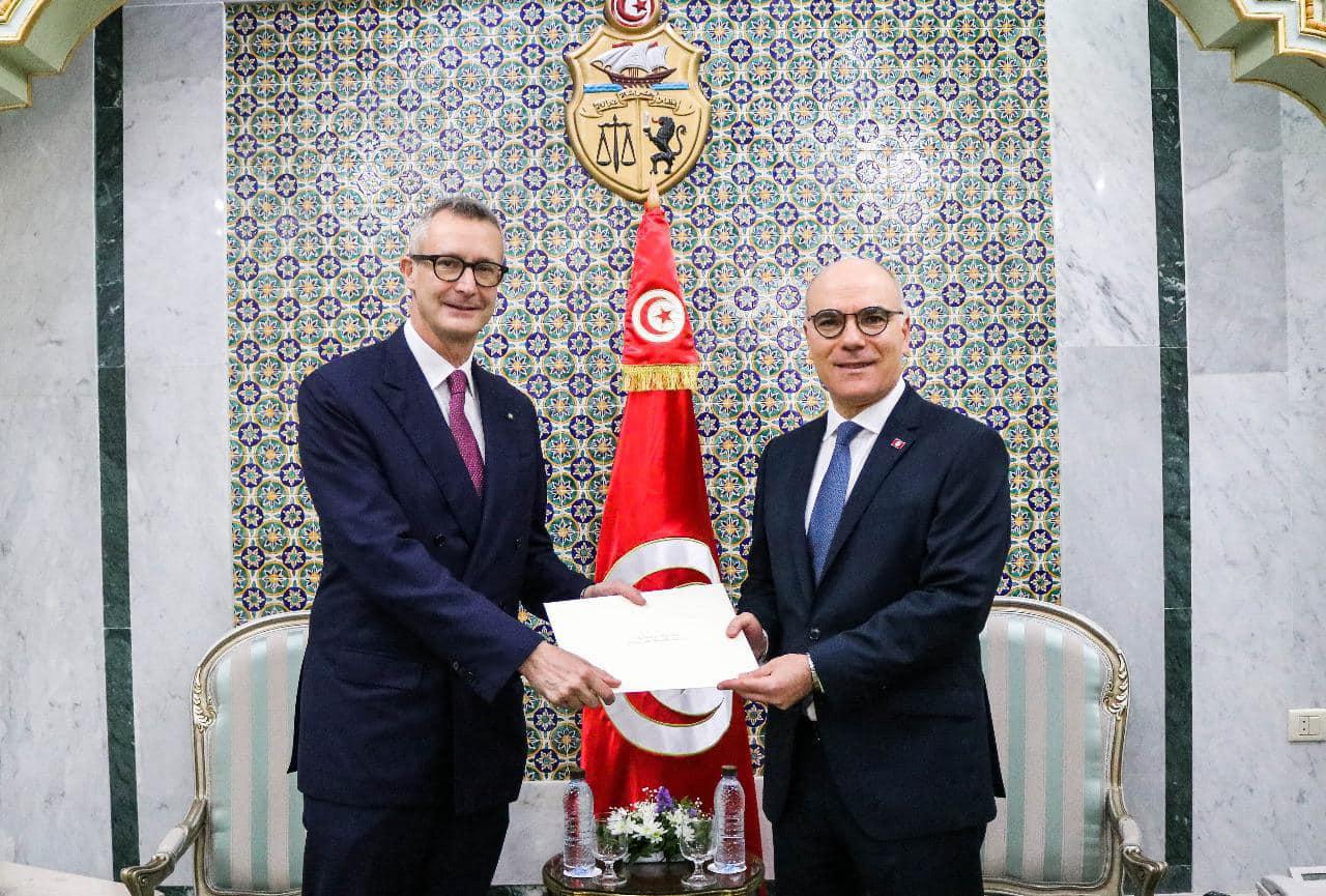 Tunisia-Italian ambassador submits copy of his credentials to Nabil Ammar