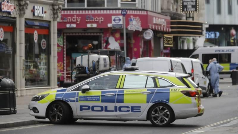 UK Police arrests man with sword, 5 injured