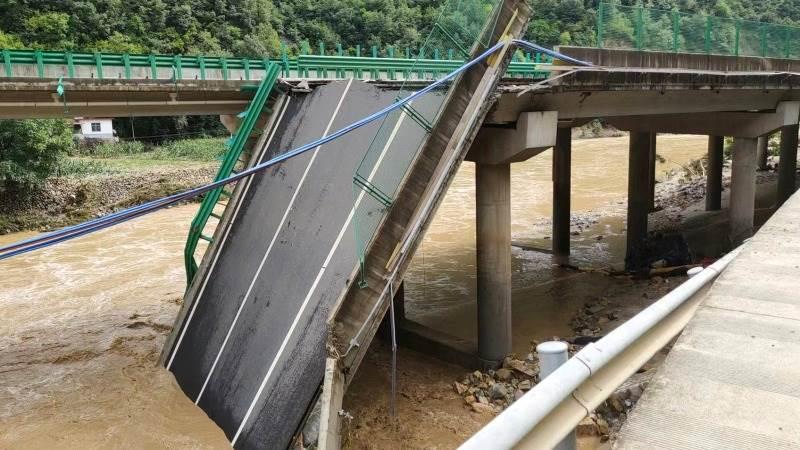 Bridge collapse in northwest China leaves 11 dead