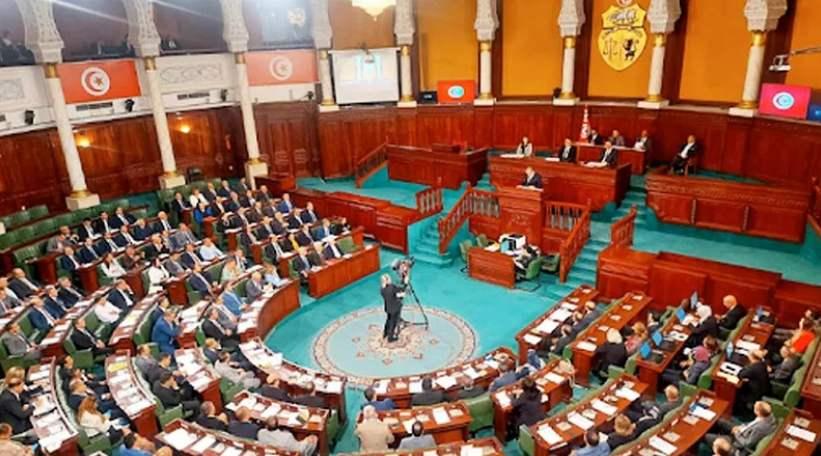 Tunis- Bab Souika: Demolition of a building threatening to collapse