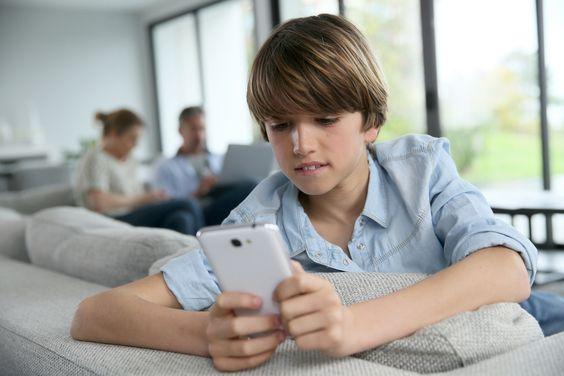 Voici le temps d’écran recommandé par la science pour vos enfants !