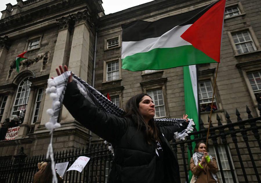 Victoire des étudiants : Trinity College de Cambridge se retire des entreprises d’armement liées à...