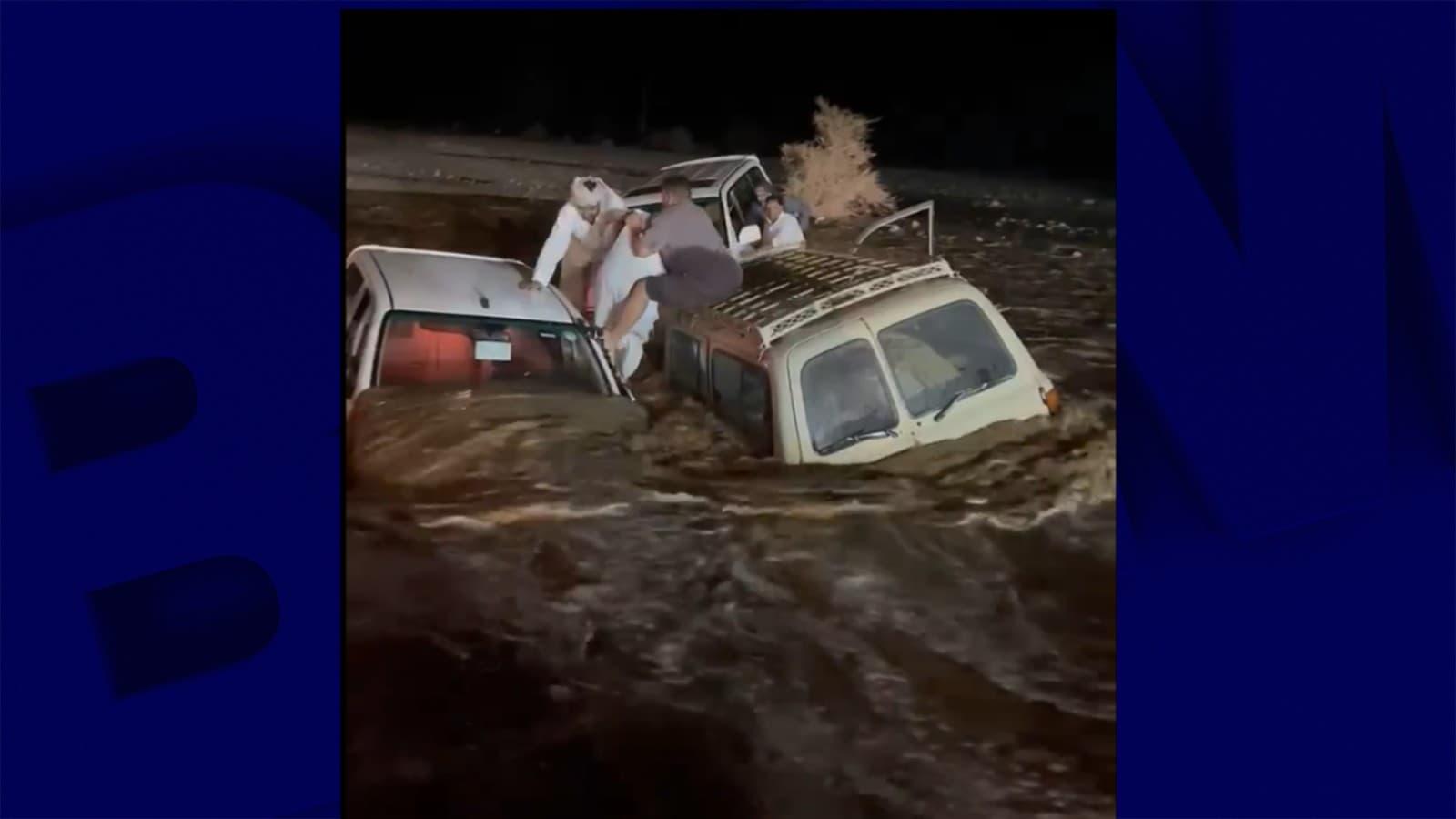Les Saoudiens devront composer avec les catastrophes, comme les Japonais : Des inondations ravagent le...