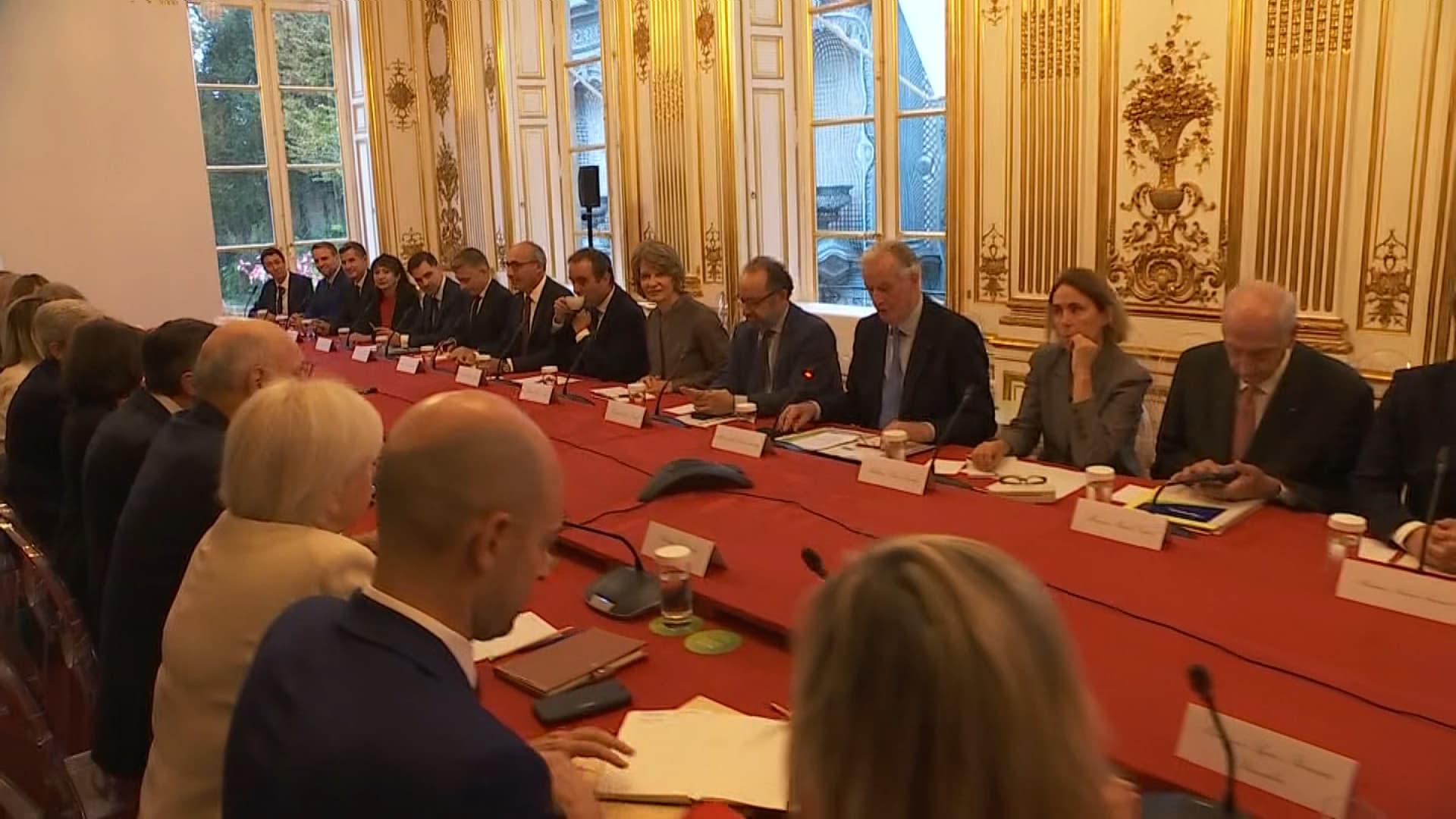 France : Un regard très singulier sur le naufrage annoncé de Barnier, Régis Mailhot cogne...