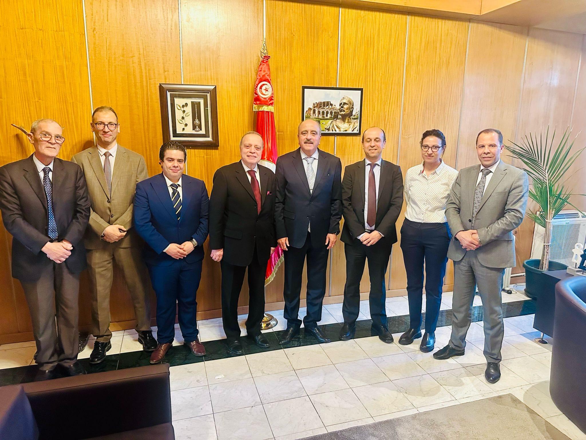 Réunion en visioconférence du ministre des AE avec les chefs des missions consulaires tunisiennes en...