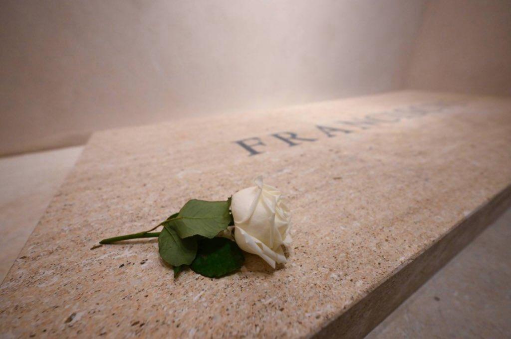 Près de 200 000 fidèles rassemblés à Rome pour honorer la mémoire du pape François