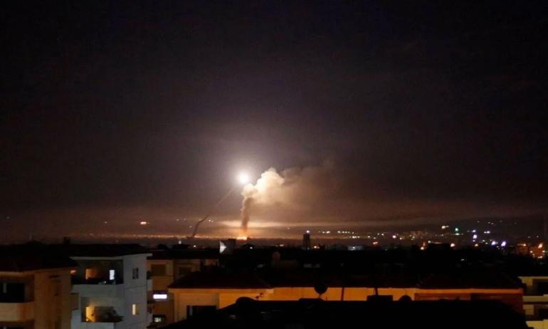 Israël intensifie ses frappes en Syrie : une attaque près du palais présidentiel de Damas